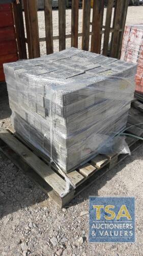 2 PALLETS LOCKBLOCK