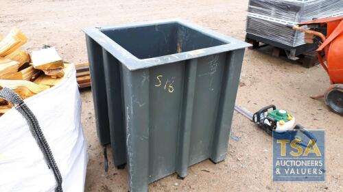 HEAVY DUTY PLANTER 900X600X600 INDSIDE