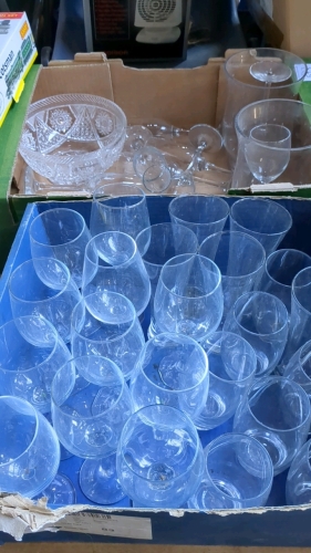 2 BOX GLASSWARE