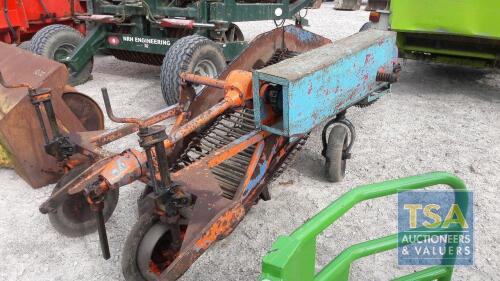 JOHNSTON SINGLE ROW ELEVATOR DIGGER WITH PTO