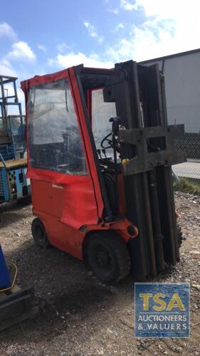 LANSING FOER 15.1 FORKLIFT PLUS BATTERY PACK & CHARGER