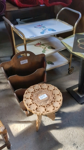 TROLLEY FOLDING TABLE & MAG RACK