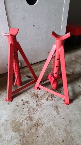 2no axel stands H.D. 500 - 800mm high (red)