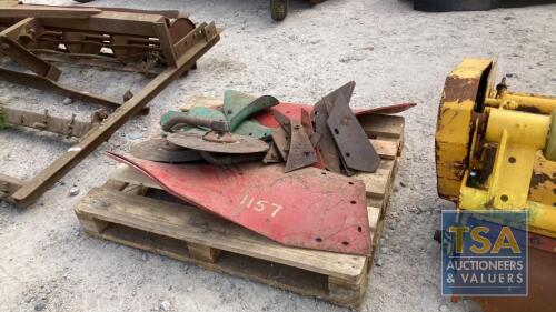 PALLET KV PLOUGH PARTS & NO. 28 BOARDS