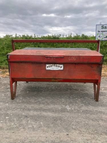 PORTEQUIP CALF CREEP FEEDER . Location of Items: QUOYBRAE