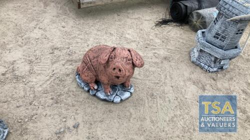 LARGE PINK PIG