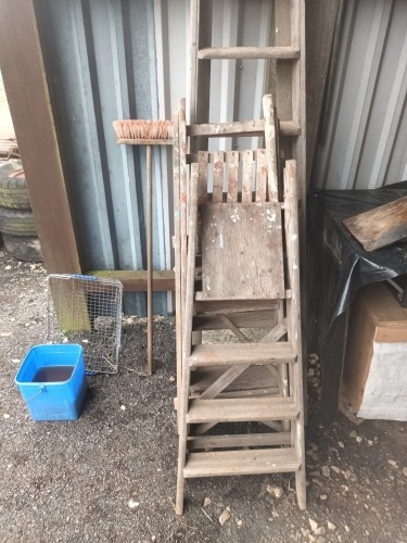 WOODEN STEPS