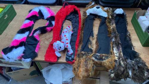 BOX ANIMAL PRINT HATS & SCARVES