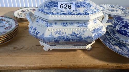 2 BOX ASSORTED BLUE & WHITE WARE ET6C- SOME DAMAGED