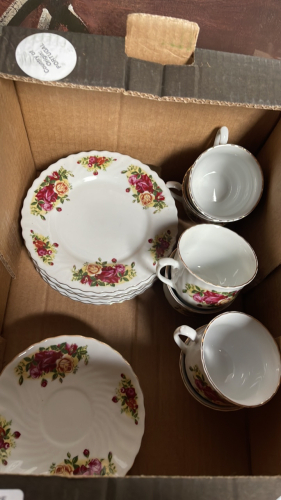 BOX ROYAL NORFOLK TEA SET