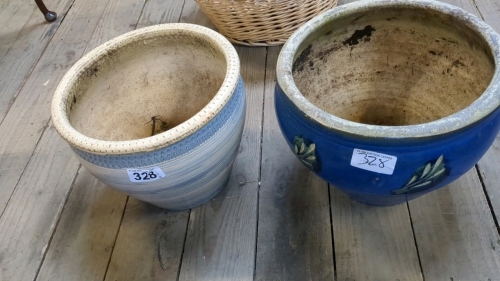 2 GARDEN PLANTERS