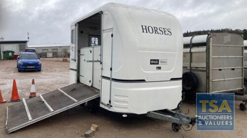 EQUITREK HORSE TRAILER