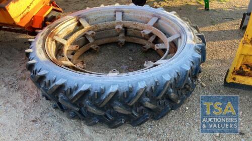 MUCKSPREADER WHEEL & TYRE 750/60-30.5