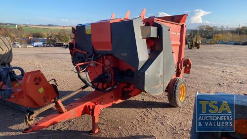 KUHN 3560 STRAW BEDDER WITH PTO & C/BOX