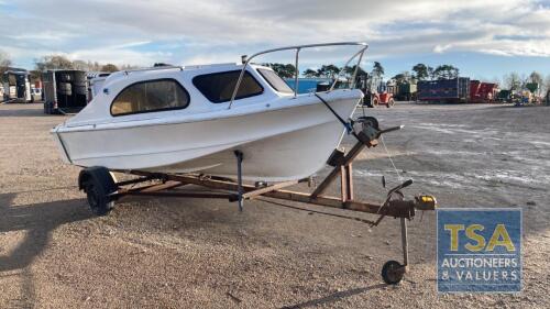 BOAT WITH FISH FINDER GARMIN & KEY IN P/CABIN