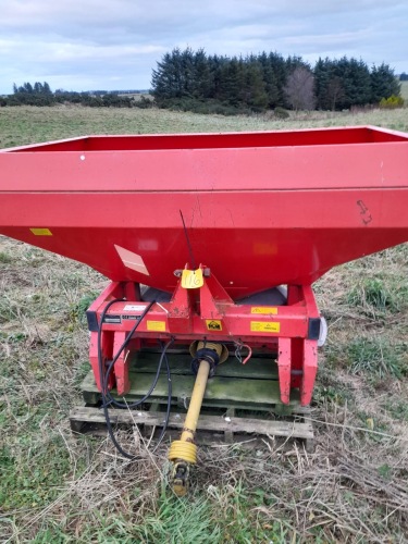 KUHN MDS 921 FERT SPREADER