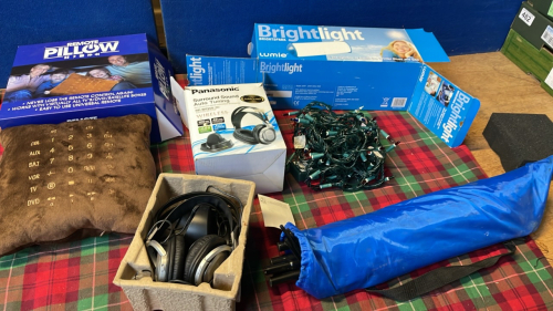 CAMP BED HEADPHONES XMAS LIGHTS & REMOTE PILLOW