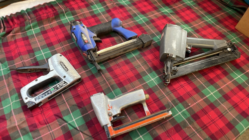 4 STAPLE GUNS