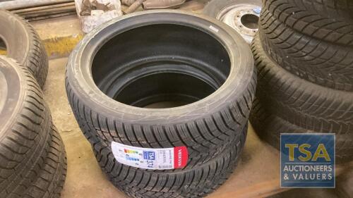 2 No. Vredstein Tyres 225/40 R18 - Winter