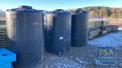 3 X 1400 LT LIQUID FEED CONTAINERS