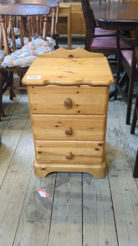 PINE 3 DRAWER CHEST