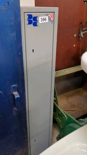 GUN CABINET- NO KEYS