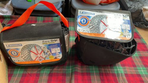 BOX- 2 SETS SNOW CHAINS