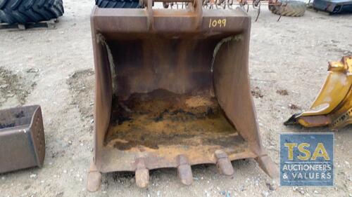 EXCAVATOR BUCKET