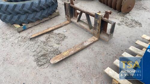 PALLET FORKS WITH EURO HITCH