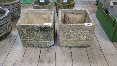 2 GARDEN PLANTERS