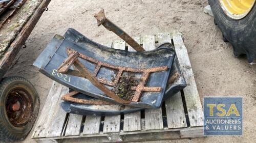 2 FORD TRACTOR MUDGUARDS