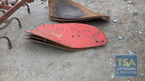 KVERNELAND PLOUGH BOARDS 4 X RIGHT 4X LEFT