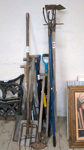 ASSORTED GARDEN TOOLS