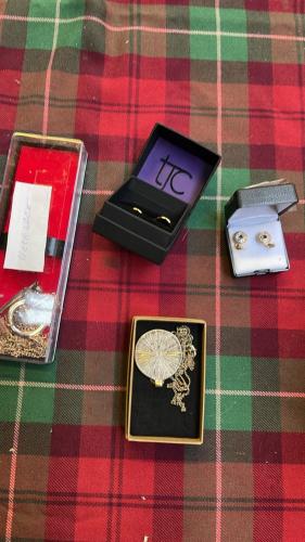 BOX-NECKLACES & EAR RINGS