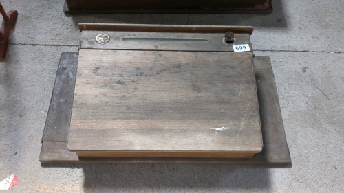 2 DESK TOPS