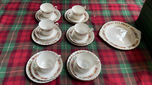 BOX ROYAL STAFFORD LOVE STORY TEA SET