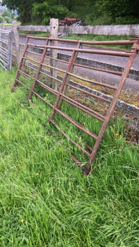 2 NO 9FT METAL GATES