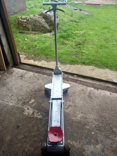 Heavy duty trolley jack. 5 ton