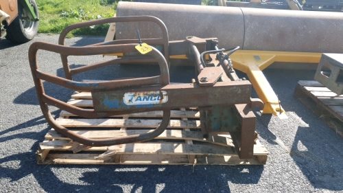 Soft hands with euro bracket for tractor loader