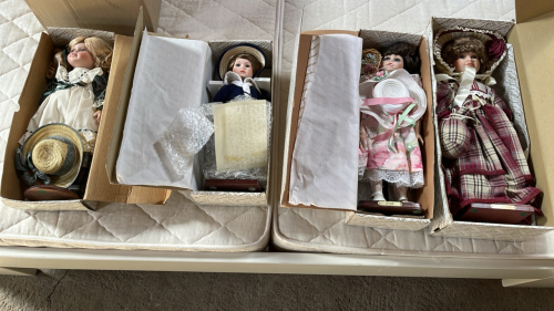 BOX 4 DOLLS