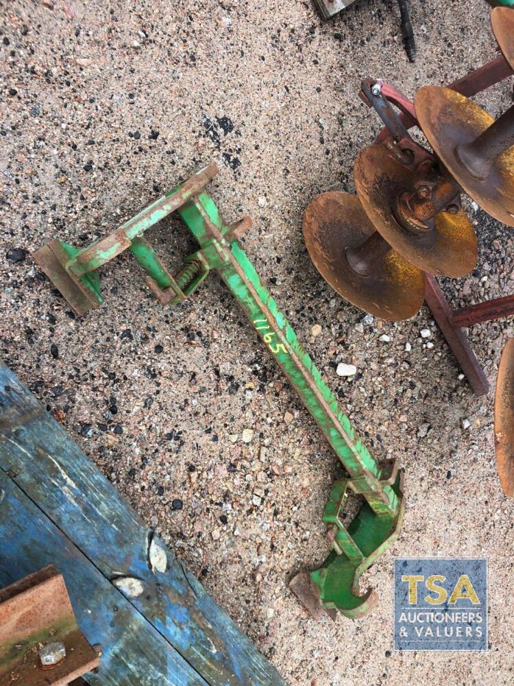 JOHN DEERE LOADER QUICK HITCH