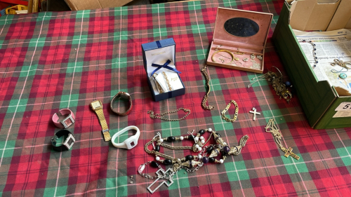 BOX ASSORTED JEWELLERY