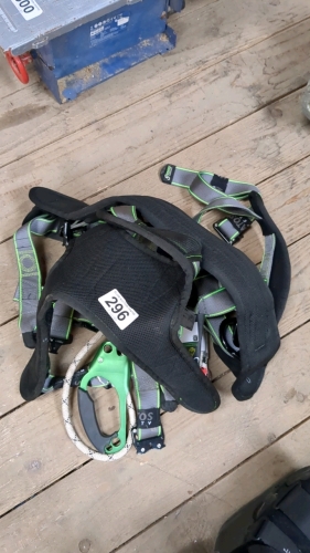 CLIMBING TREE HARNESS