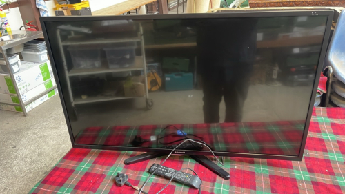 42" POLAROID TV