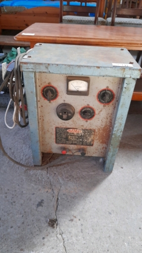 BATTERY CHARGER