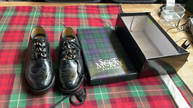 SIZE 11 KILT SHOES & SPORRAN