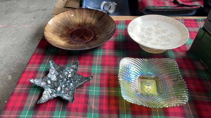 BOX OF GLASS BOWLS ETC