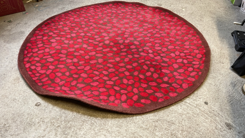 ROUND RED RUG