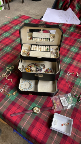 BOX OF MIXED JEWELLERY