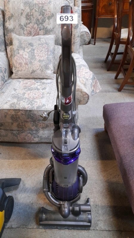 DYSON HOOVER